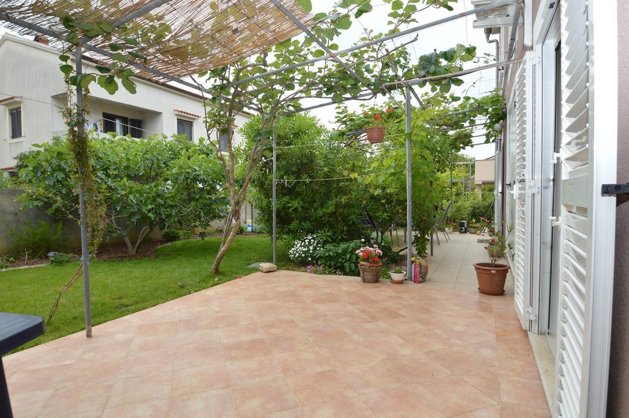 Apartment With Garden - Ana 1 Mali Lošinj Dış mekan fotoğraf